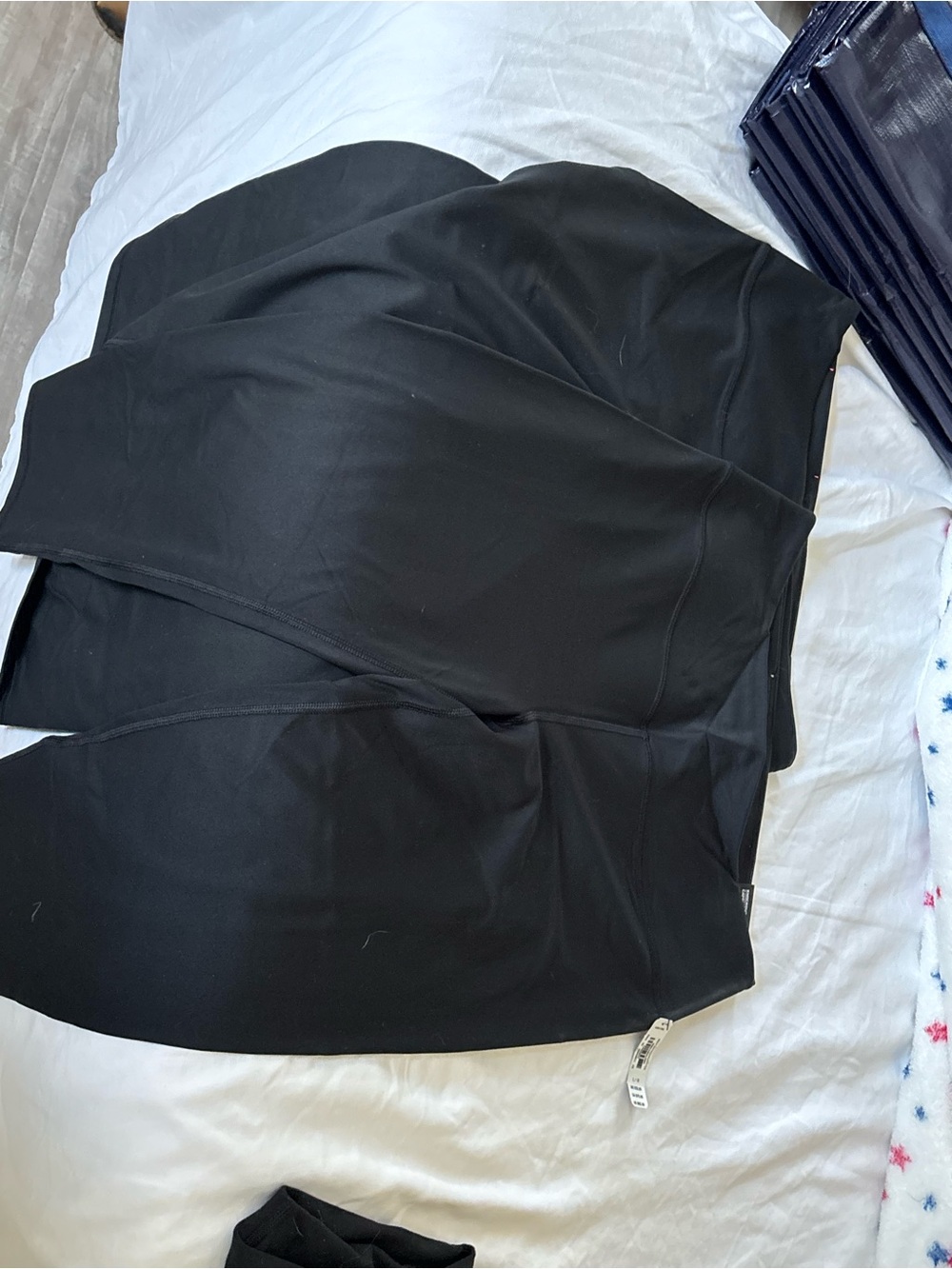 Victoria's Secret women Black capri bundle- 2 pairs NWT!! - Picture 4 of 10
